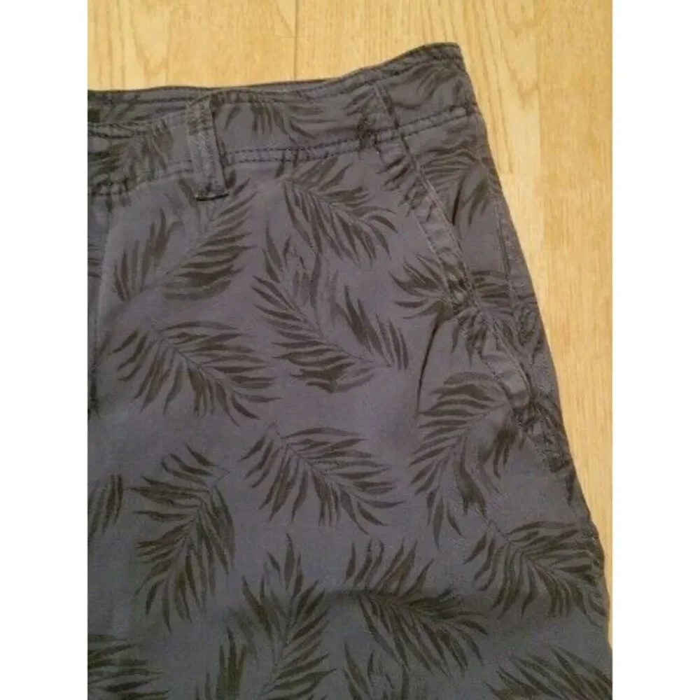Lucky Brand‎ Chino Shorts Mens Size 33 Blue Leaf AOP EUC RN# 80318
